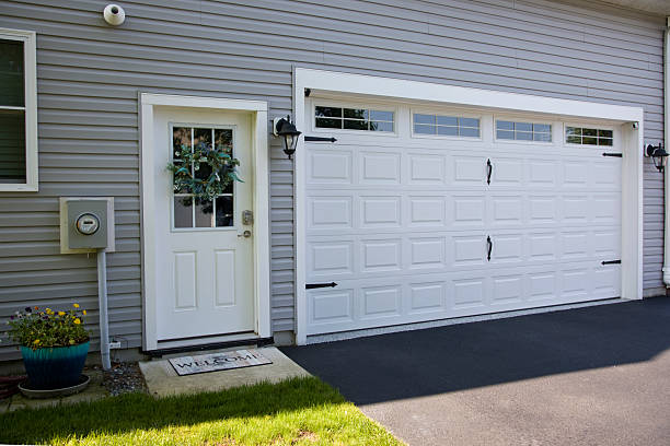 24/7 Emergency Garage Door Panel Replacement experts in Bensenville, IL